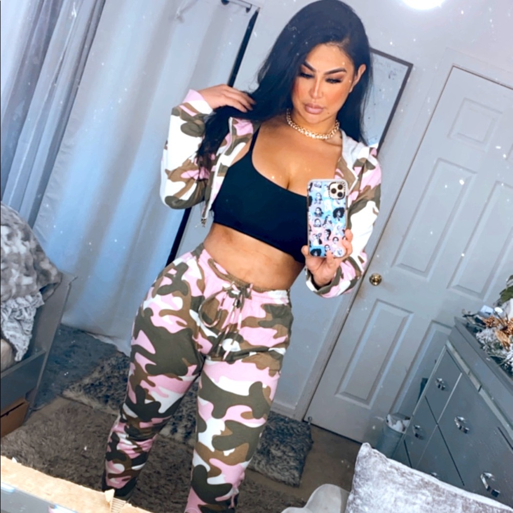 Two piece, pink cam sweat suit set